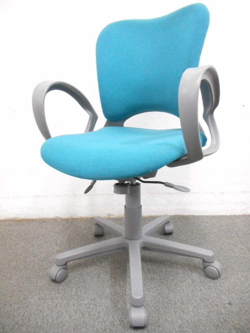 【前傾姿勢でPCワークが出来る！】■プラス製・オーバルチェア ■グリーン・肘付タイプ【ラスト1点・歳末特価セール品！】
                        Oval
                                    中古
            