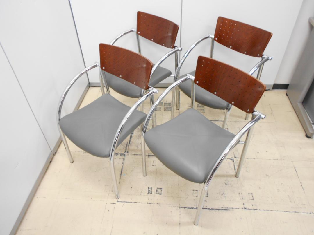 シンプルで落ち着いた印象のスタッキングチェアが入荷致しました。
                        
                                    中古
            