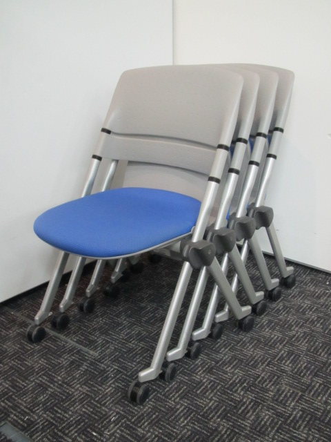 【セット特別価格！】オフィスの定番！ネスティングチェア！■ミーティング用や休憩室用に・・・■畳んで収納可能なので省スペース！！
                        リータ
                                    中古
            