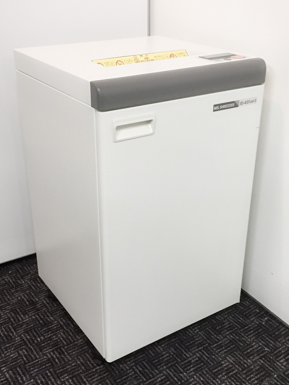 【定番シュレッダーが入荷致しました！！■放置されがちな書類をガツガツ裁断！■スパイラルカット方式であなたの個人情報を細かく裁断いたします。
                        
                                    中古
            