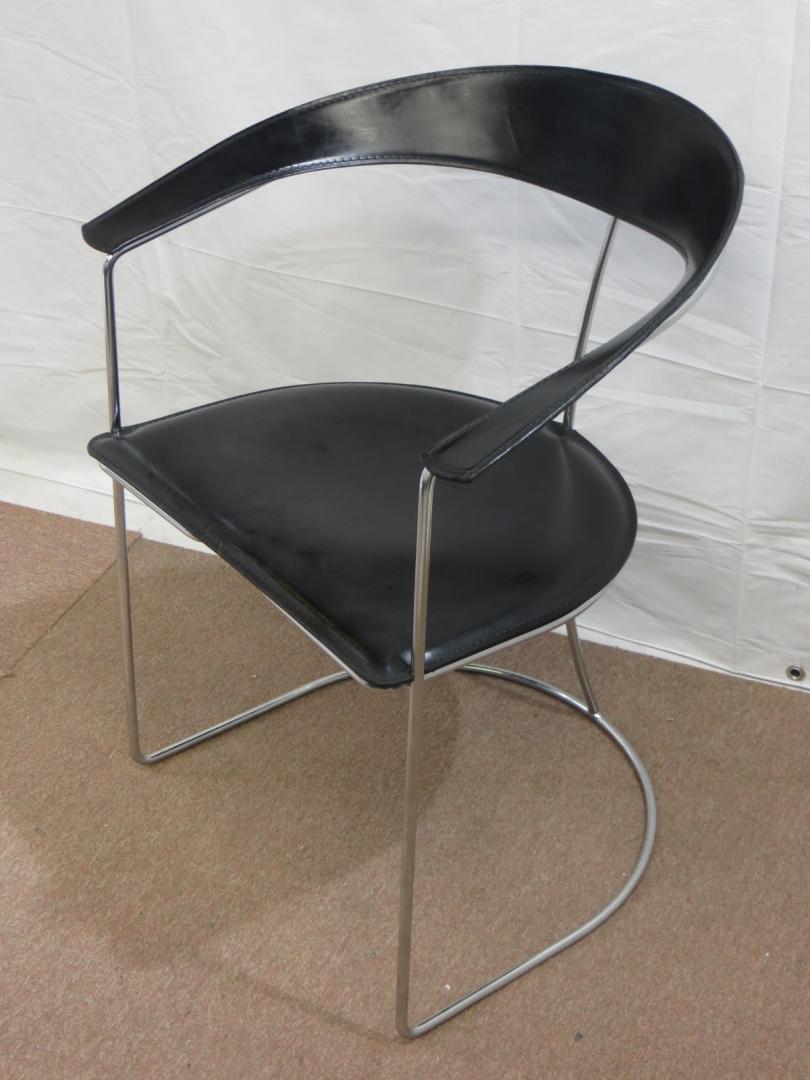 【デザイン抜群】オカムラ製　ウルスラ【本革】
                        ウルスラ
                                    中古
            