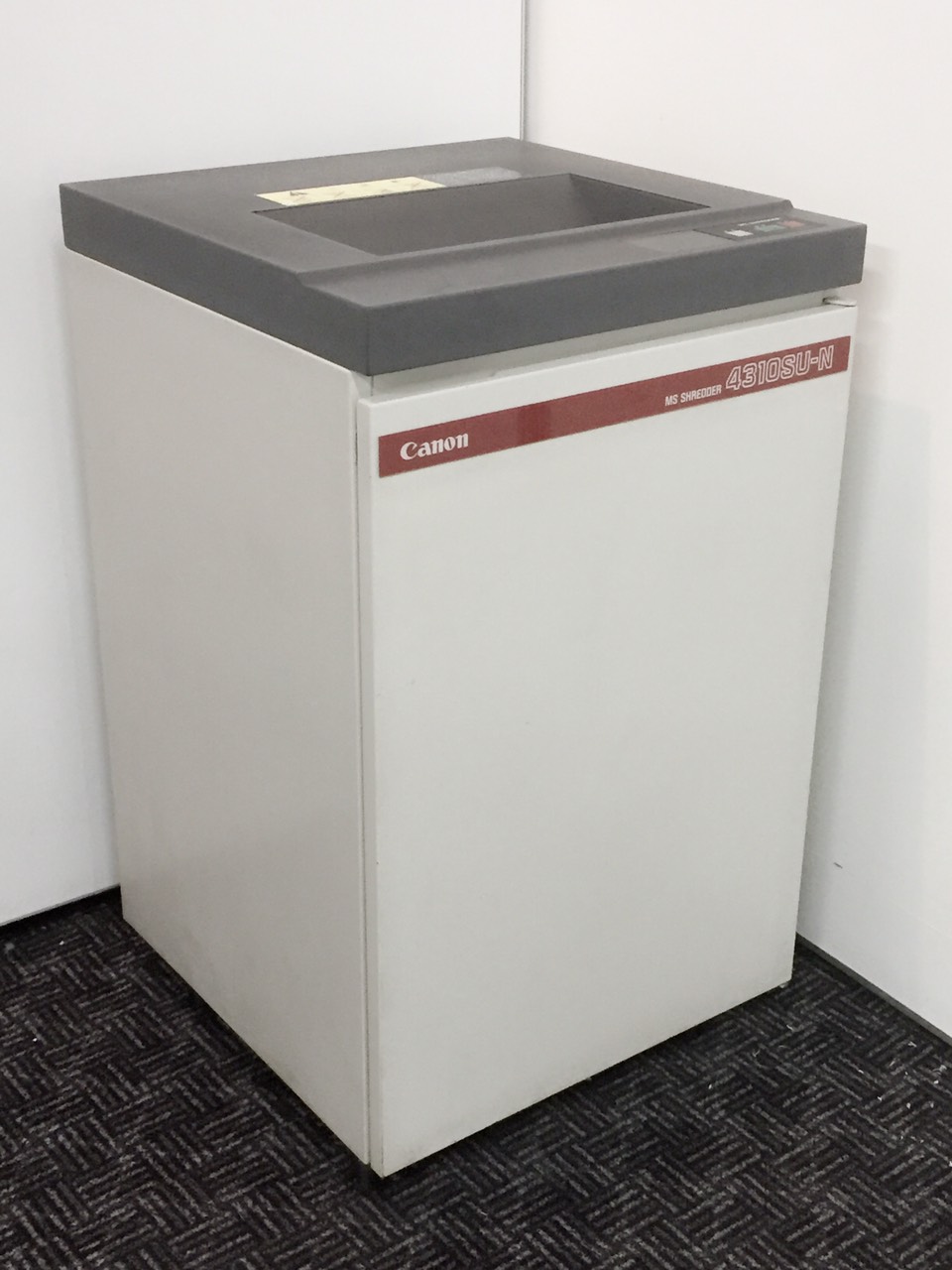 【現品限り】ストレートカットのシンプルな明光商会製のシュレッダー入荷！同時細断12枚程で、コスト重視な方必見！
                        
                                    中古
            