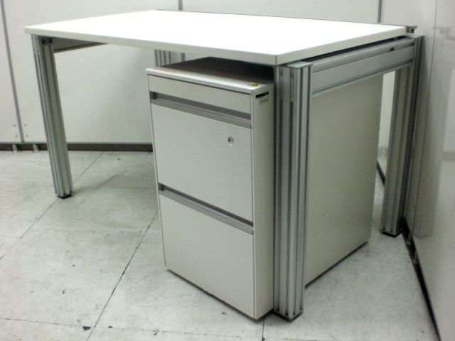 【限定１セット】白ミーティングテーブル＆白３段ワゴン　お得感満載
                        
                                    中古
            