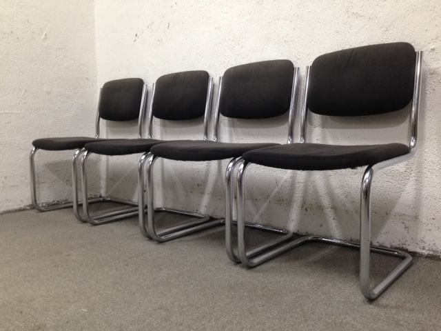 【汚れが目立ちにくい人気のブラック色！】ミーティングチェア｜4脚セット｜
                        
                                    中古
            