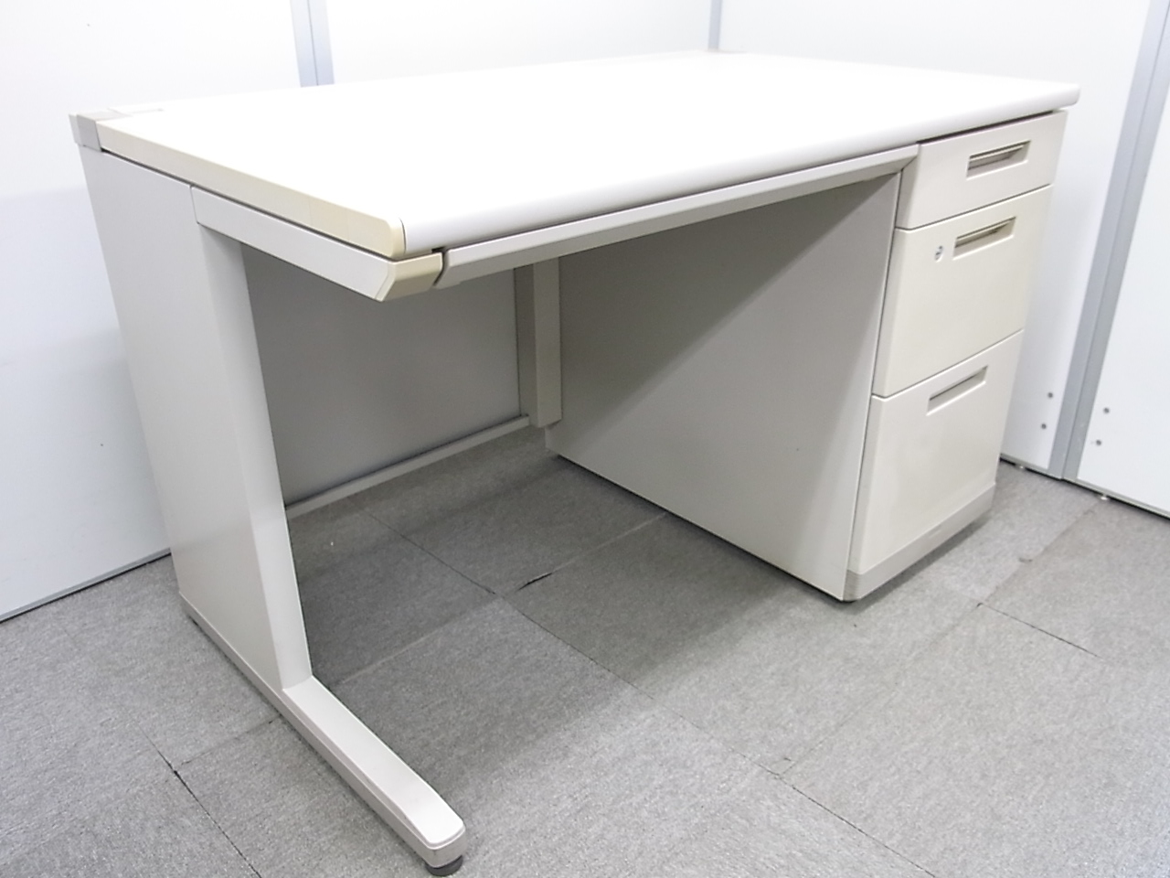 【定番商品！】コクヨ製　新MXシリーズ　◆配線大量収納可能！◆　狭すぎず、大きすぎない幅1100mmタイプ　
                        新MX
                                    中古
            