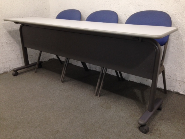 【セットでお得!テーブル＋スタッキングチェア!part2】1セットのみ｜1500円ＯＦＦ｜
                        
                                    中古
            