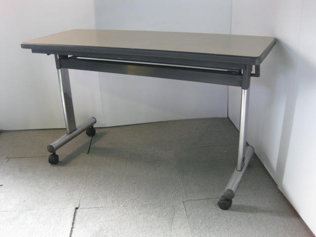 【限定１脚】サイズコンパクトで折りたたみ可能　状態良好品　【東大阪倉庫在庫】
                        
                                    中古
            