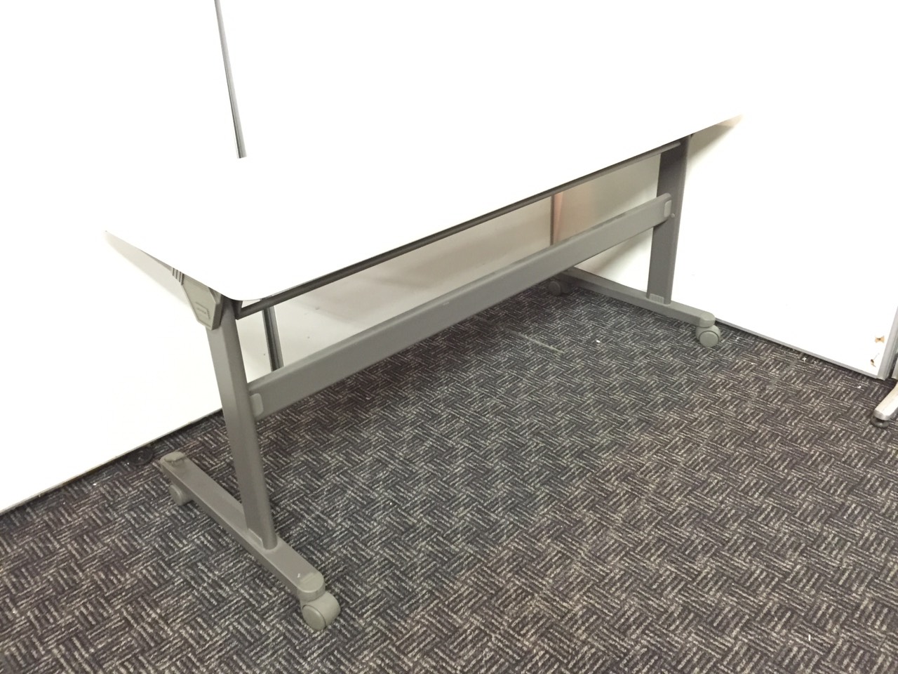 【３台揃います】あると便利なスタックテーブル■ちょうどいい大きさの幅１５００ｍｍ■国内メーカー製なので頑丈！
                        SF型
                                    中古
            