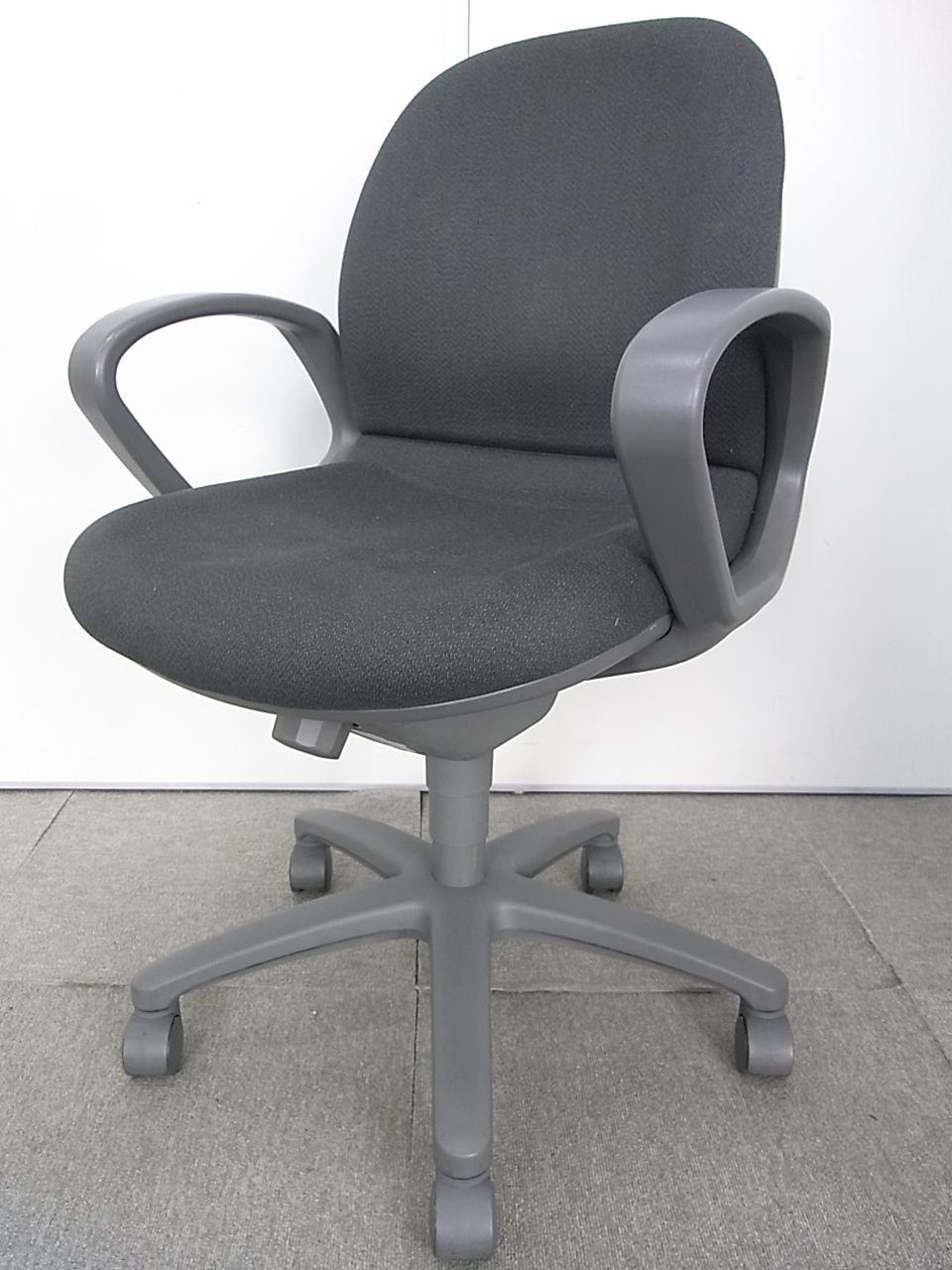 【ラスト1脚！】コクヨ製の肘付きチェアが安い！！丸みを帯びたフォルムが腰回りをサポート！コクヨ製ダイナフィット！
                        ダイナフィット
                                    中古
            