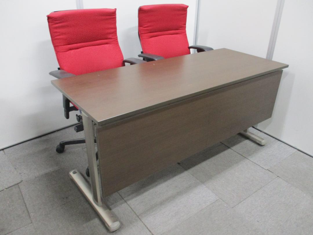 【1セット限定！】木目+レッドカラーのスタックテーブル、チェアセット！【高級感漂う受付スペースに】
                        
                                    中古
            