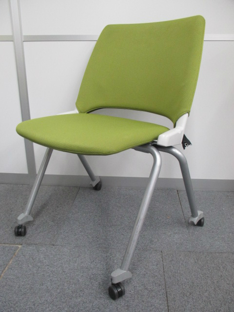 【2脚入荷！】水平に重ねることができる　キャスター付きミーティングチェア　リーフグリーンカラー【中古会議用チェア　ネスティングチェア】
                        FM-350シリーズ
                                    中古
            