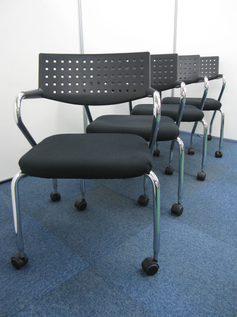 【セット商品】【新入荷】ドイツ　vitra.社（ヴィトラ社）visaroll(ビザロール)スタッキング４脚セット
                        ビザロール
                                    中古
            