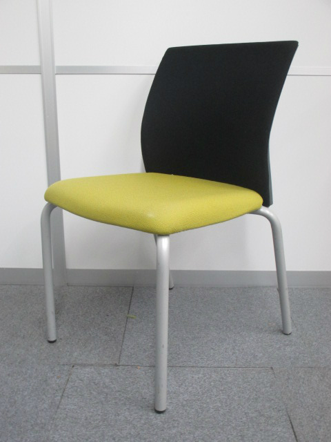 【2脚入荷！状態良好】スチールケース製の　4つ脚タイプのスタッキングチェアが入荷！【中古会議用チェア　ミーティングチェア】
                        
                                    中古
            