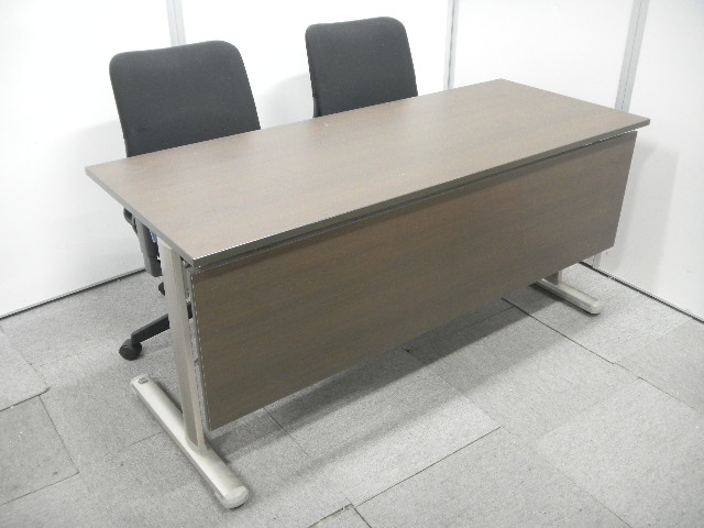 【1セット限定！】木目+ブラックカラーのスタックテーブル、チェアセット！【オフィスによく馴染むカラー！】
                        
                                    中古
            