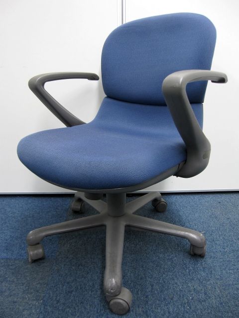 【オフィスチェア】【ウチダ　コアチェア】肘付ローバックチェア　カラー：ブルー【残り1脚】
                        コア
                                    中古
            