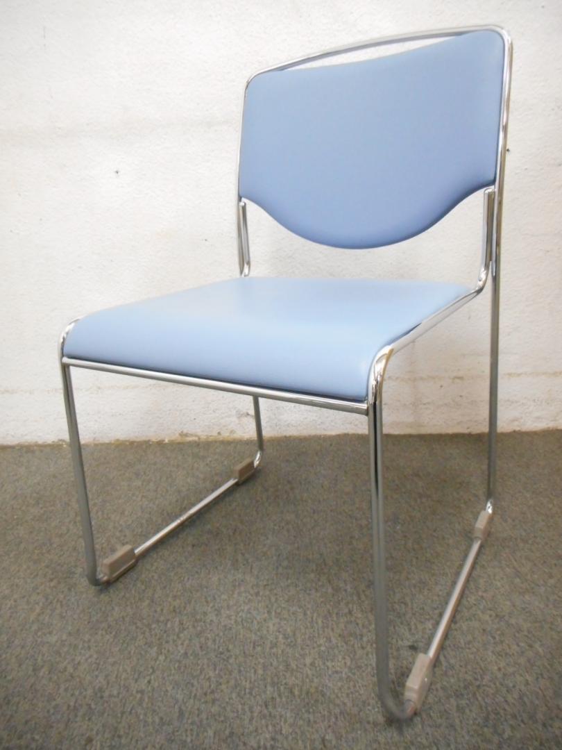 ■スタッキングチェア　■ブルー（拭き掃除もできるビニールレザー）　■オカムラ
                        会議用イス
                                    中古
            