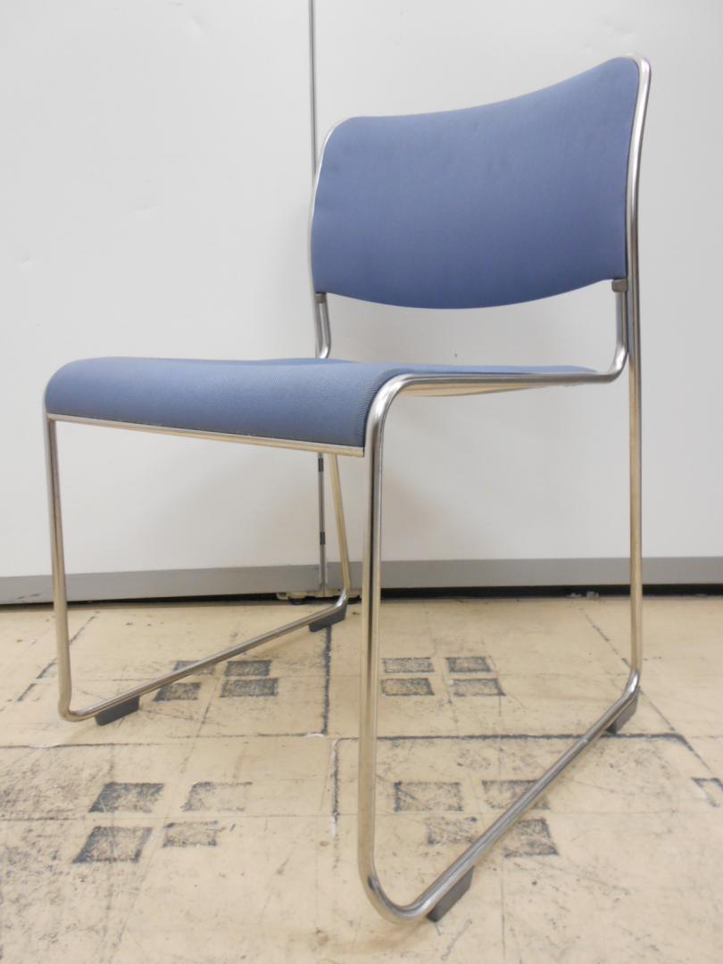 ステンレスフレームで軽くて錆びない、人気の軽量スタッキングチェアです。　内田洋行製
                        
                                    中古
            