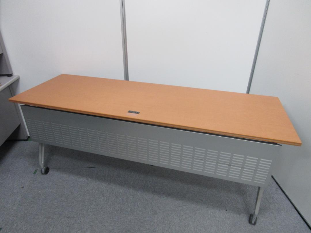 【ウチダ製幕板付きスタックテーブル】コンセント穴+リールコード付の高性能テーブル
                        ワークスタックテーブルIG型
                                    中古
            