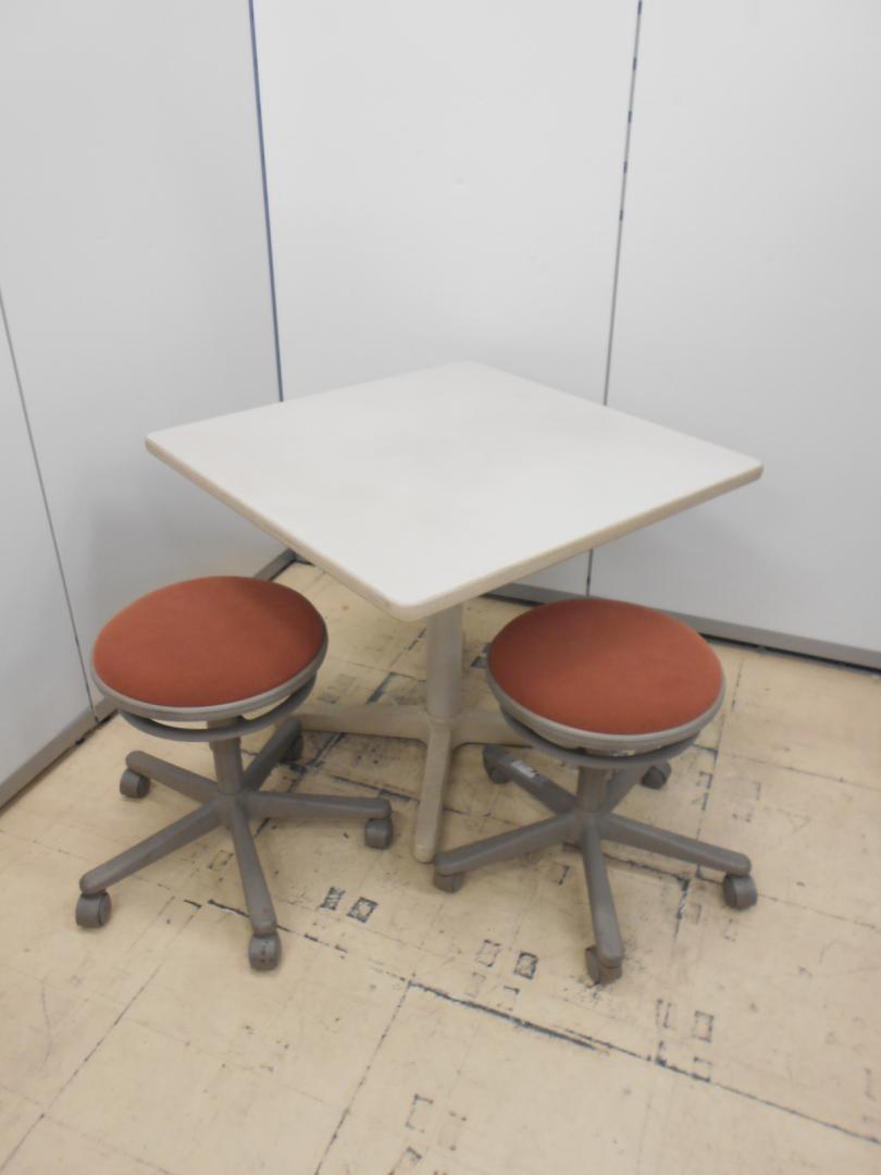 省スペースに設置できる便利なミーティングセットです。　簡易のミーティングにおススメ。
                        
                                    中古
            