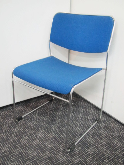 ミーティングスペースに大人気なスタックチェア入荷！上に重ねて綺麗に収納！【ループ脚】【会議用チェア】
                        
                                    中古
            