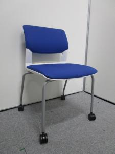 【未使用品　2015年製】【コクヨ製　スタックチェア】キャスター付
                        
                                    中古
            