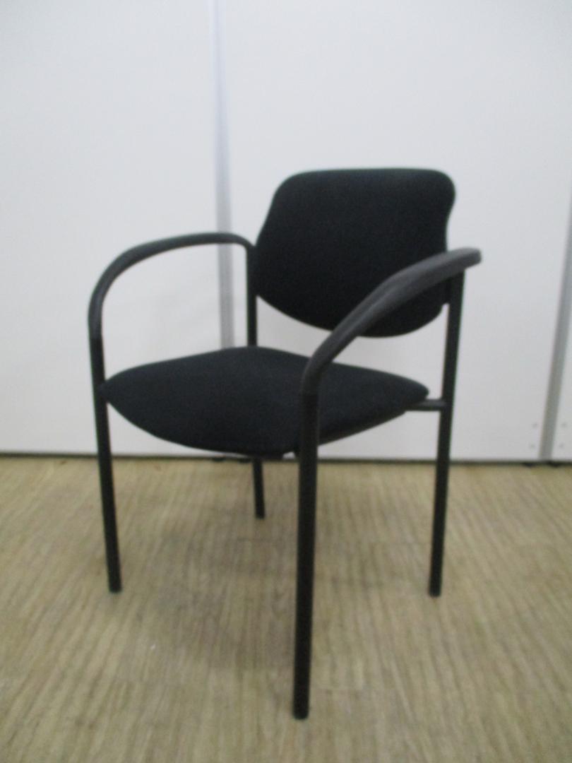 黒のミーティング用チェア！座り心地が人気です！
                        
                                    中古
            