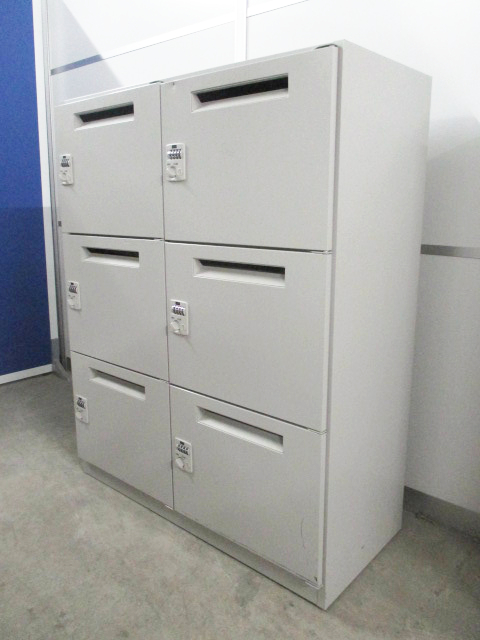 【限定1台入荷】中古市場では珍しいダイヤル式の6人用メールロッカー入荷！通常のパーソナルロッカーとしても使用可能！【中古オフィス家具】【ダイヤル錠】【レア】【おつとめ】
                        A4判ダイヤルロッカー
                                    中古
            