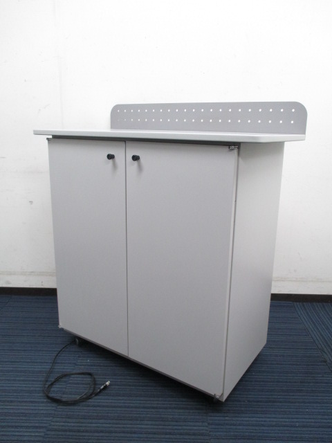 12,000円⇒5,980円【状態良好】■キッチンキャビネット ■コンセント付 ■キャスター付 ■天板付き ■開閉式 ■WE色【値下品】
                        
                                    中古
            