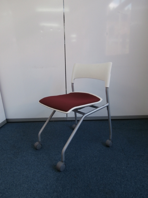 【６脚限定！！】ネスティングチェアが入荷しました！オシャレなホワイト×ワインレッド色！！
                        
                                    中古
            