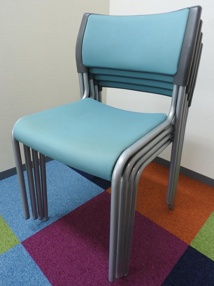 【セットでお安く\12,000→\10,000】このグリーンの色が趣を持たせます【４脚セット】スタックをしてスペースを有効活用しましょう■浅いグリーンカラー■さあ、会議スペースの家具を揃えましょう
【RP】
                        CM320
                                    中古
            