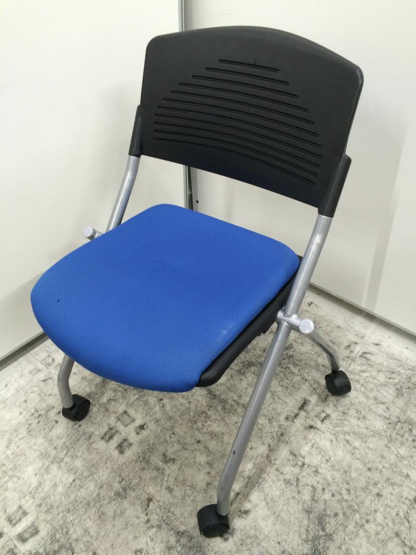 【4脚入荷】鮮やかなブルーチェア
                        
                                    中古
            