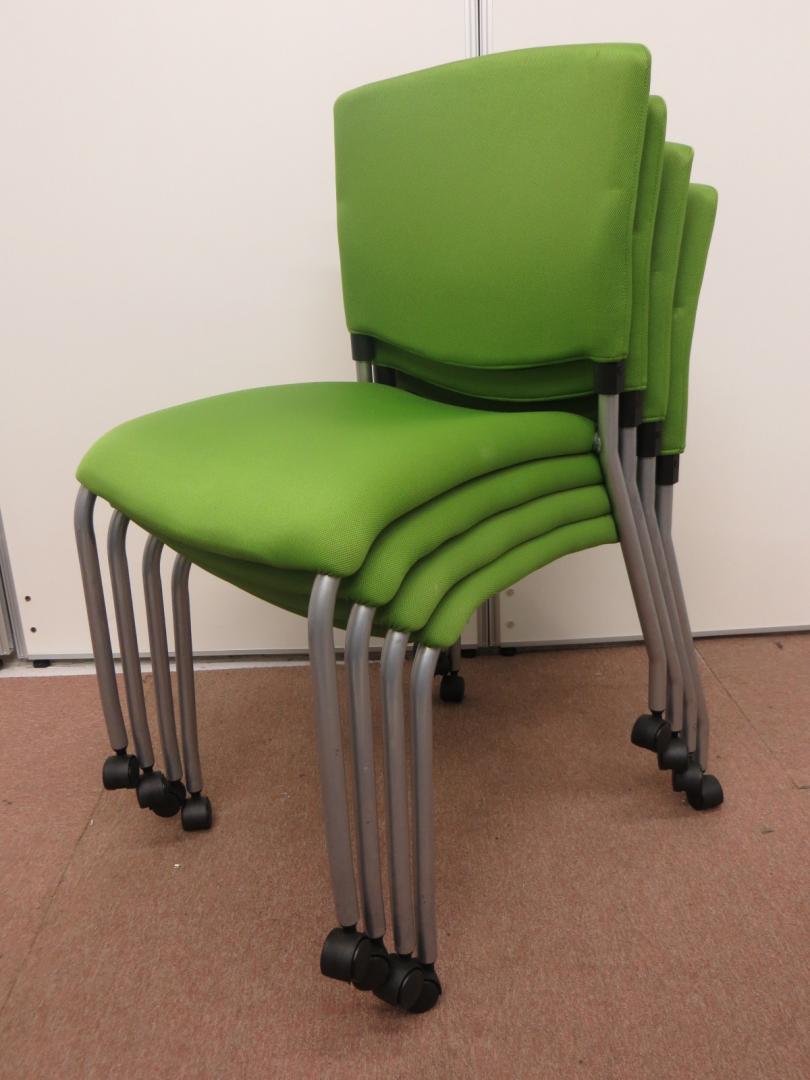 【4脚セット】その他メーカー　スタッキングチェア【色鮮やかなライトグリーン】
                        
                                    中古
            