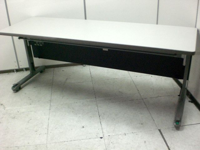 【１台限定】幕板付きサイドスタックテーブル　Ｗ1800　移動ラクラク
                        
                                    中古
            