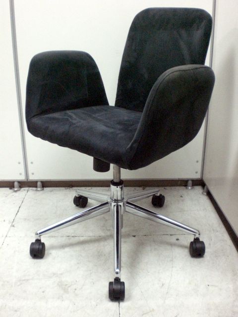 【４脚あり】おしゃれでファンキーなチェア　ブラック色が良いですね
                        ＳＮＣ-ＦＵＫＡ
                                    中古
            