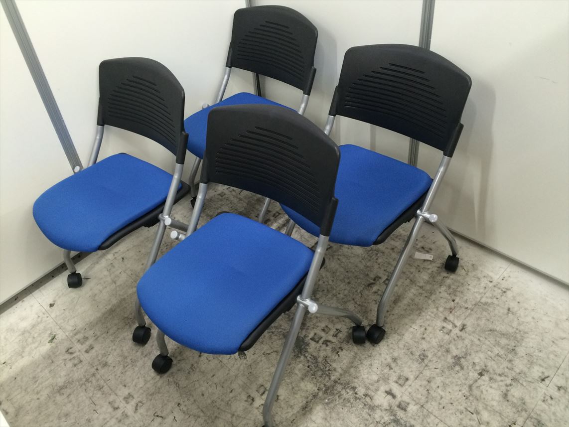 【セット商品】【4脚セット】鮮やかなブルー色スタッキングチェア

                        
                                    中古
            