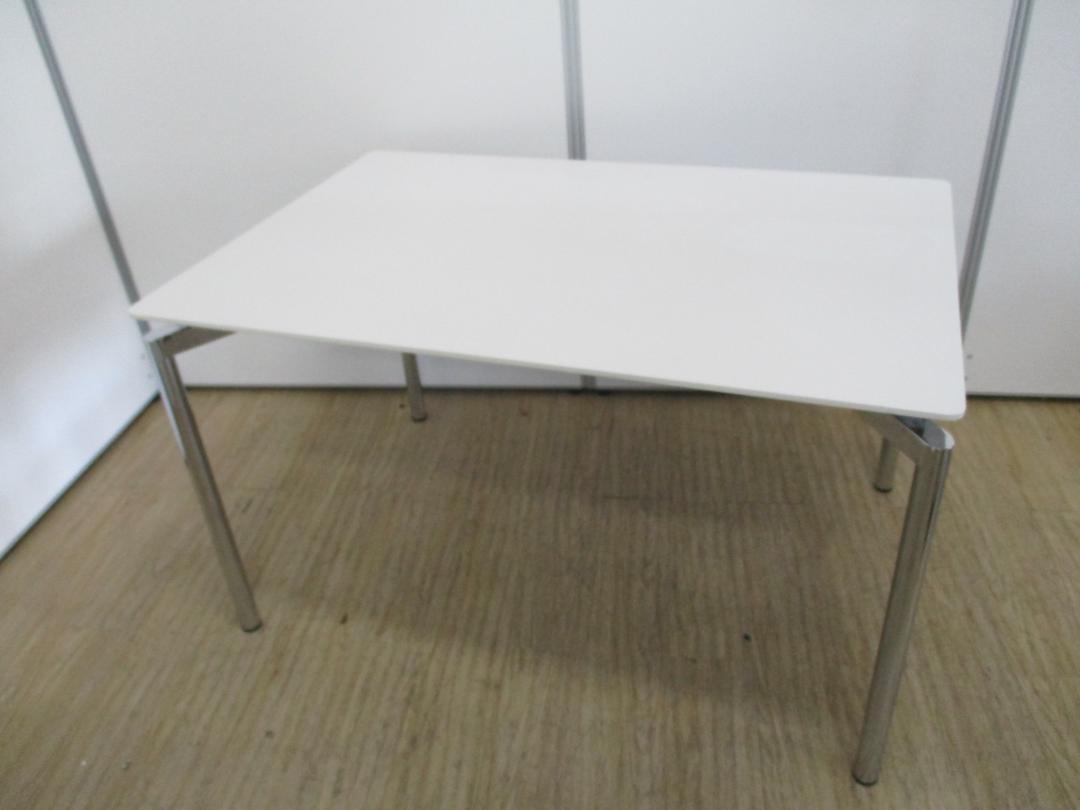 ミーティングテーブルとしても作業台としても活躍！
                        
                                    中古
            