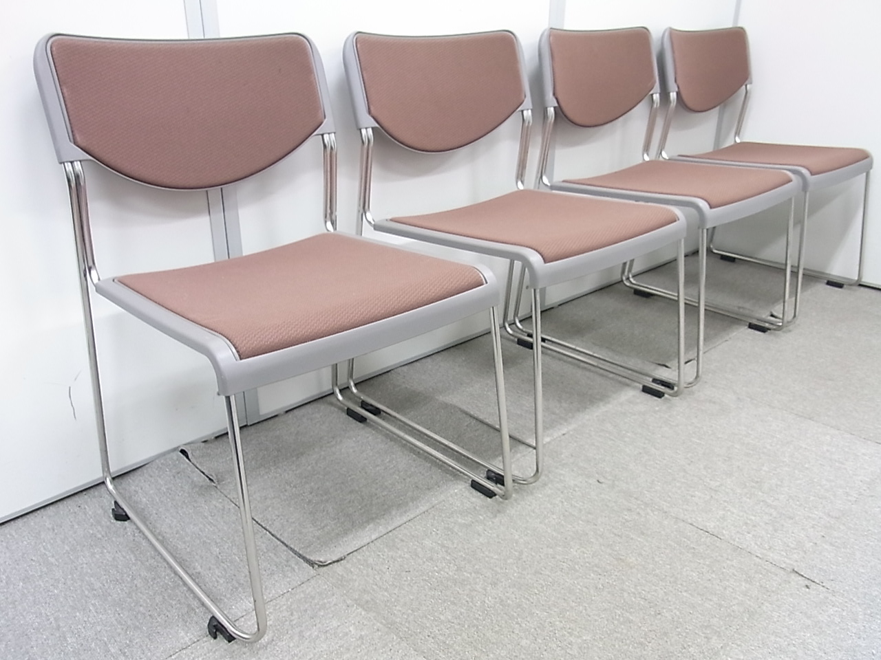 【4脚セット！】イトーキ製 スタッキングチェア！まとめ買いがお得！4脚セット2,000円OFF!

                        
                                    中古
            