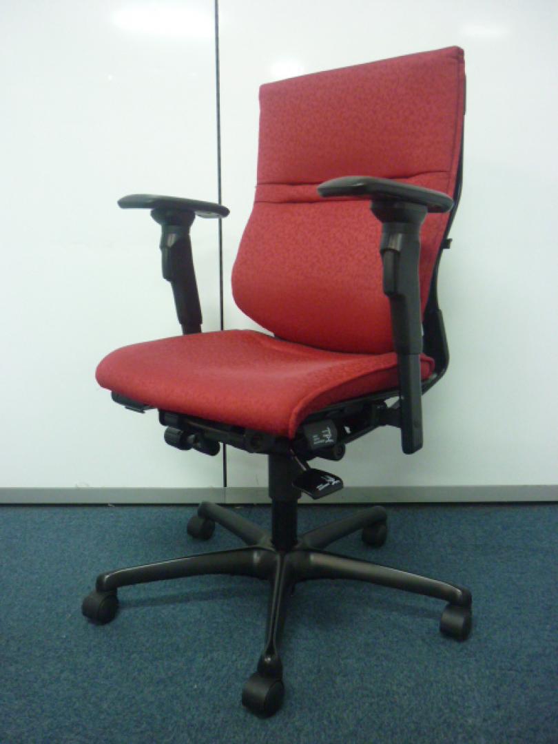 【１脚限定入荷！】可動肘付き鮮やかで品のあるレッド
                        エルシオ
                                    中古
            