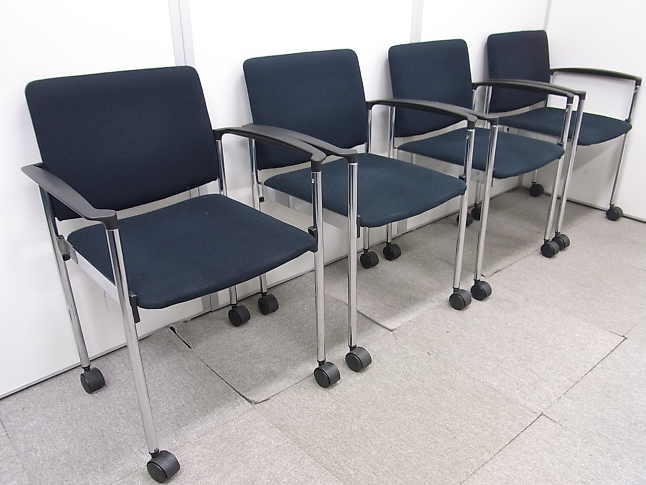 【4脚セット！】プラス製のミーティングチェア4脚セット！ふかふかとした座り心地のスタッキングチェア【セットで2,000円OFF】
                        
                                    中古
            