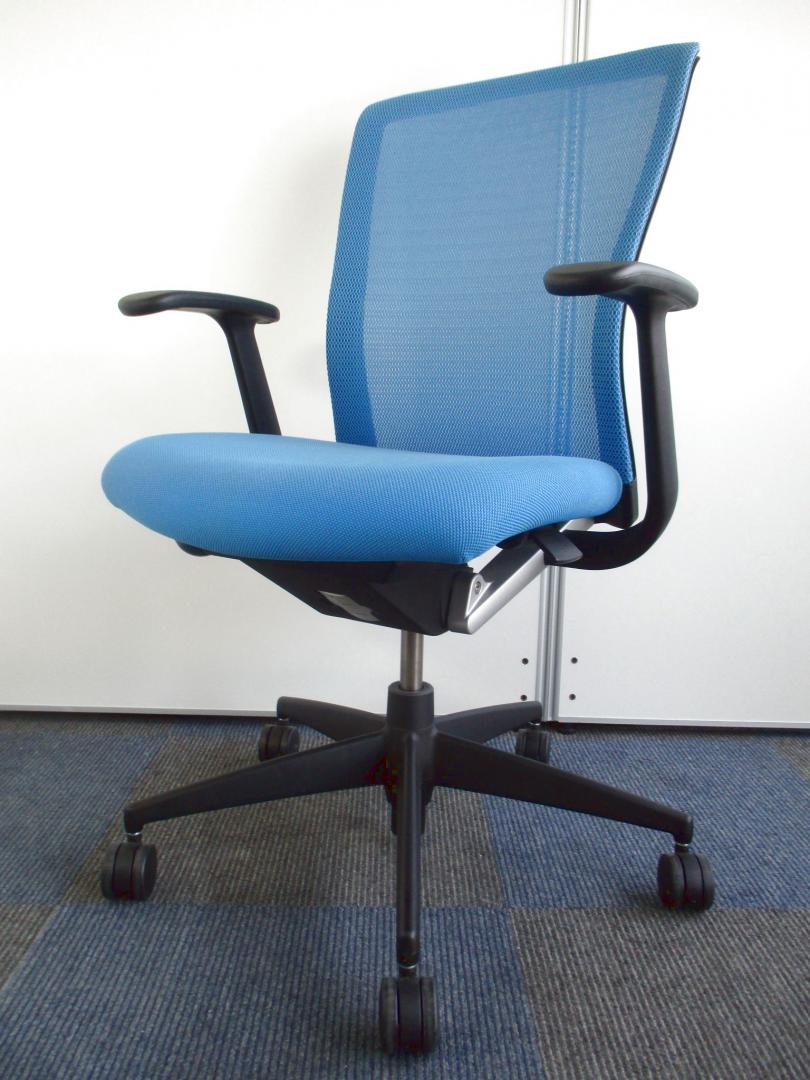 【鮮やかなライトブルー】コクヨ製　エトスチェア【厚めのクッションと背もたれのメッシュの組み合わせが抜群です!!】Nu
                        フォスターエトス
                                    中古
            