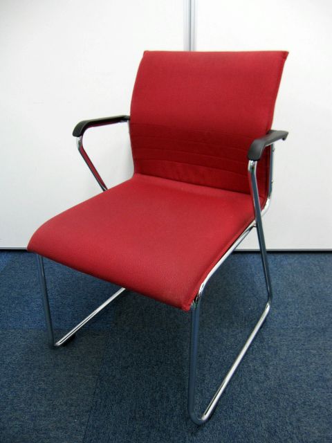 【状態良好】レッドカラーのスタッキングチェア入荷致しました！【国内メーカー製】
                        
                                    中古
            