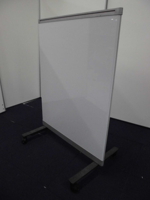 【キャスター付きで移動に便利！】W900×H1250｜自立式ホワイトボード｜【両面使用可能】
                        
                                    中古
            