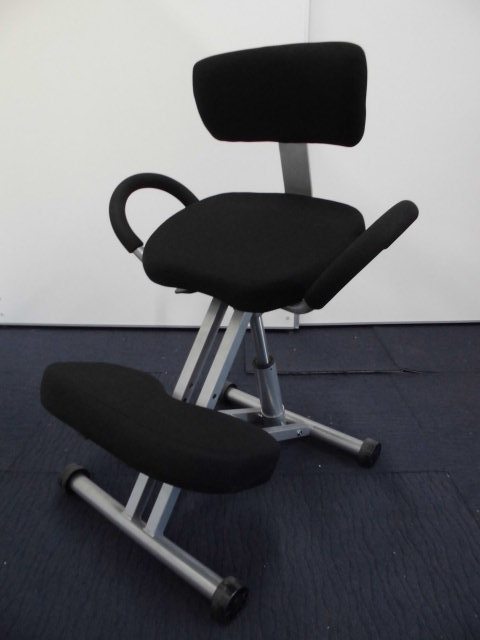 【バランスチェア】【子供用】うわさの商品！【座ったとき自然に背筋が伸びる構造】

                        
                                    新古品
            