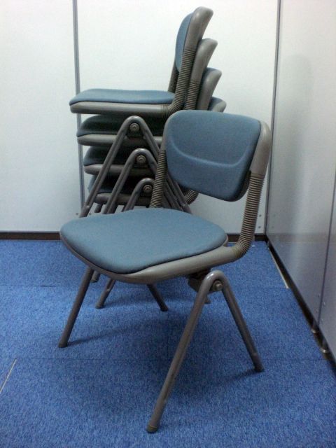 【1セット入荷】ファンの多い人気シリーズのスタッキングチェア4脚セット商品
                        バーテブラ
                                    中古
            