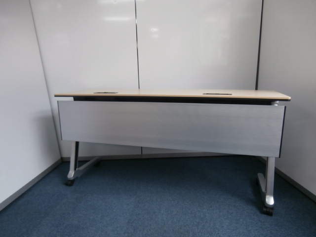 【４台限定！！サイドスタックテーブル入荷！！】ナチュラル色の明るくかわいいテーブルです！！
                        
                                    中古
            