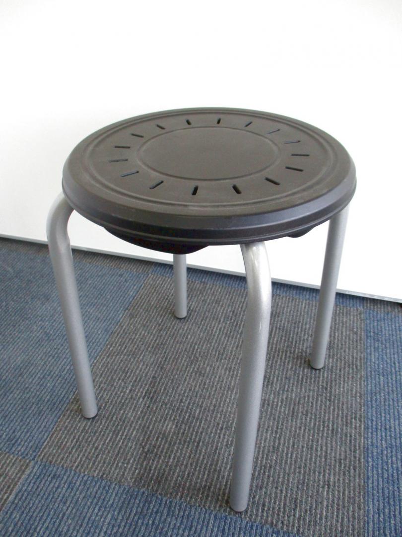 【2014年製の状態良好品!!】中古ではレアな丸スタックチェアです!!【重ねて収納可能です!!】
                        
                                    中古
            