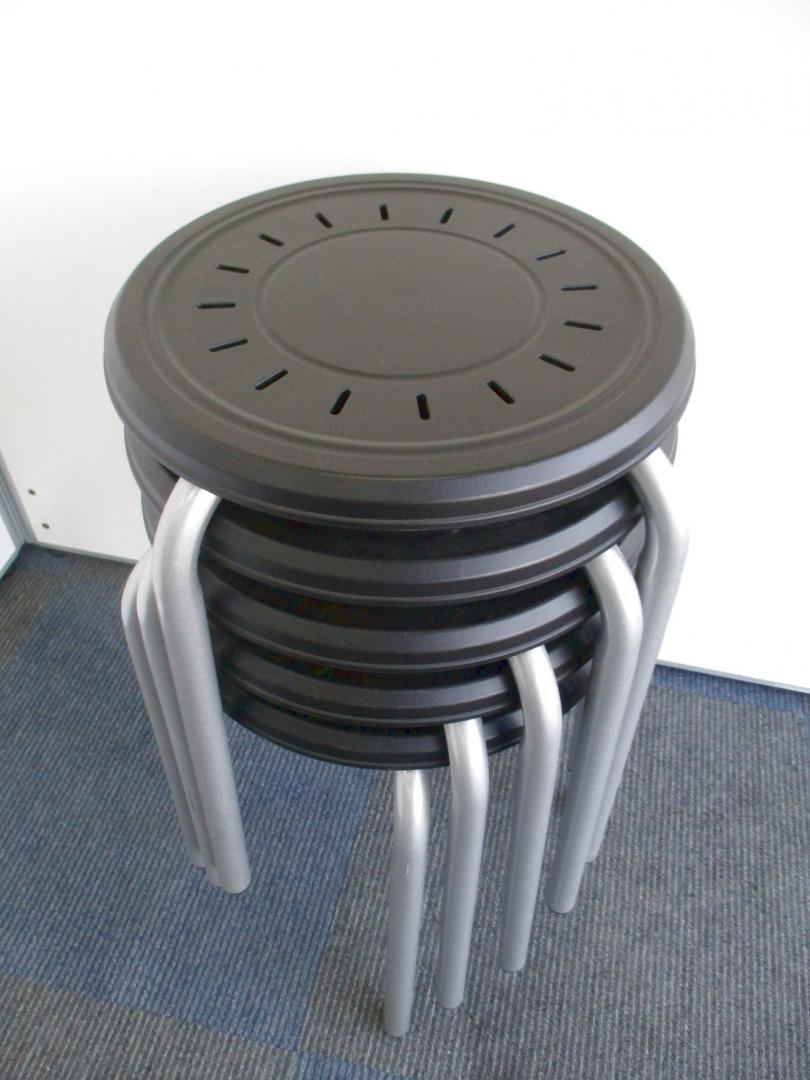 【お得な5脚セット商品!!】中古ではレアな丸スタックチェアです!!【2014年製の状態良好品!!】Nu
                        
                                    中古
            