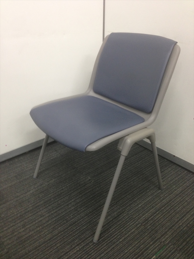 【スタッキングチェア】　イトーキ(ITOKI)　人気のイトーキ製のブルー色　ミーティングに最適！！
                        
                                    中古
            