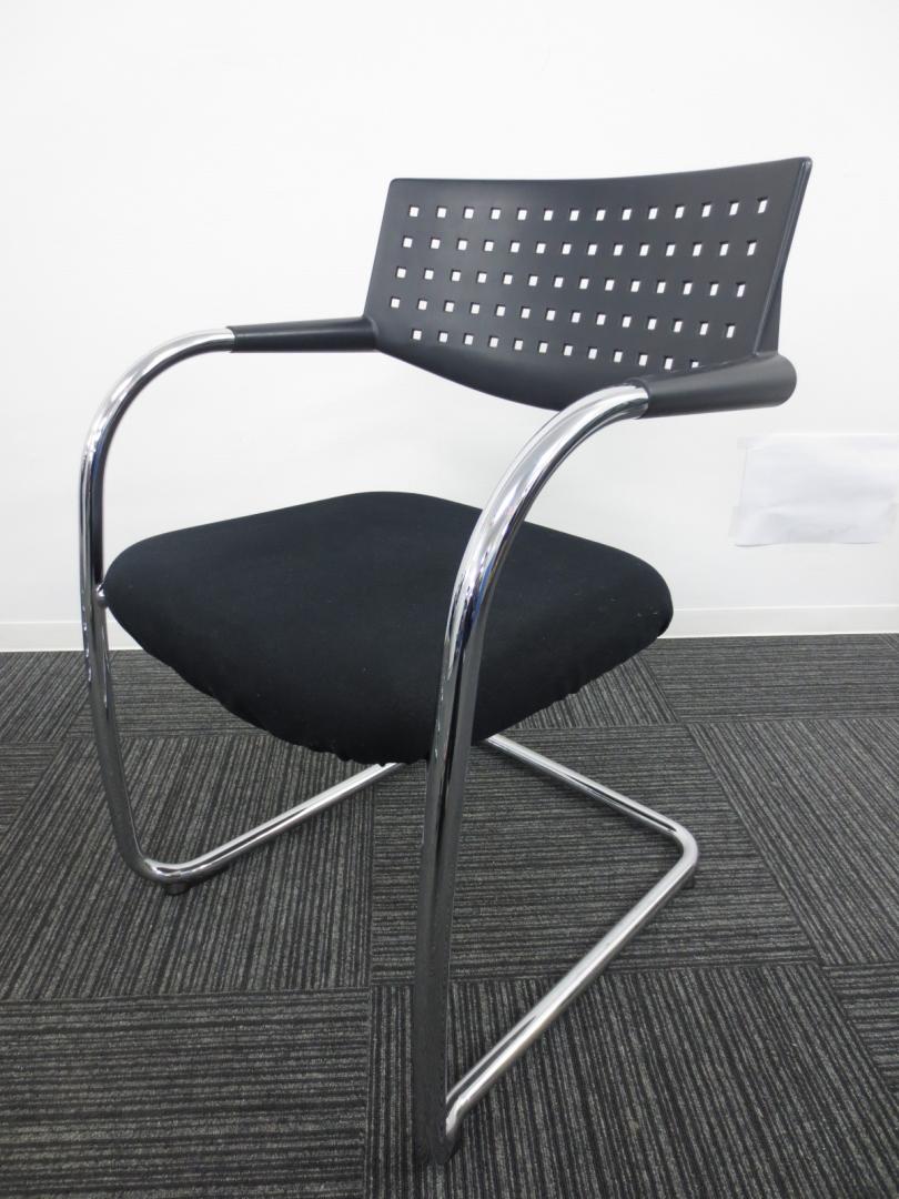 【人気の会議用チェア】Vitra　■ビザビ スタッキングチェア カラー：ブラック　【相模原・町田店】
                        ビザビ 
                                    中古
            