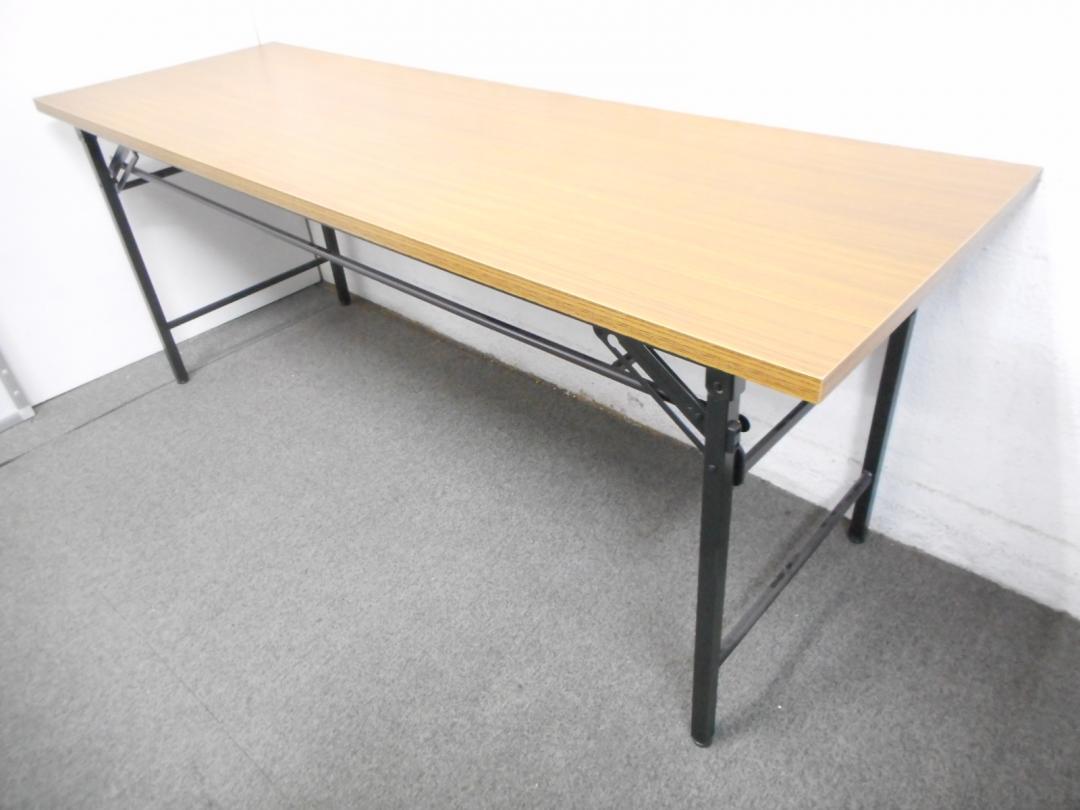 【状態良好！】■折りたたみテーブル　■木目（チーク） ■W1800×D600×H700mm【作業用テーブル】
                        
                                    新古品
            